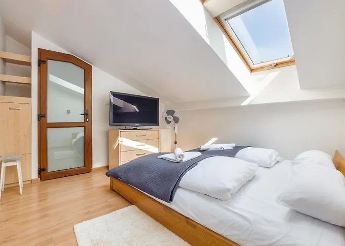 Daire Holdu Pruskiego, Sun & Snow *